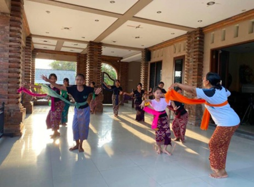 Wujudkan Remaja Produktif, Giat Latihan Tari di Banjar Gaji, Desa Dalung